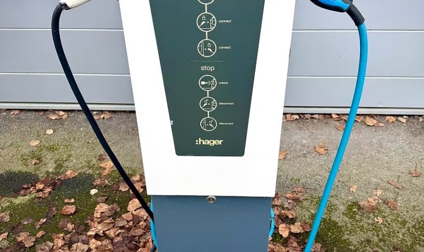 bornes de recharges electriques installateur panneaux solaires toulouse
