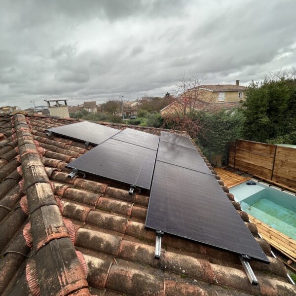 Panneaux photovoltaique coté piscine